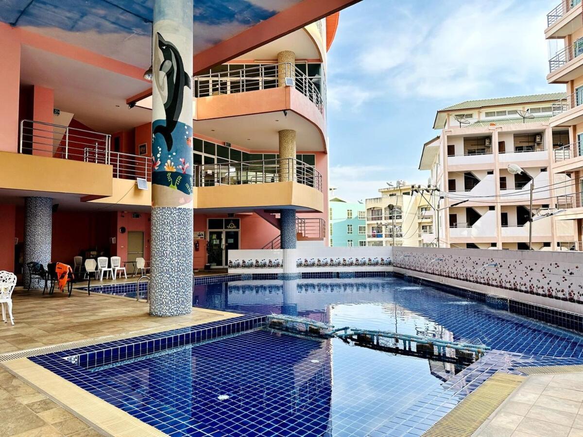 Wisdom Burg Bangsaen, Pool, Gym Aparthotel Ban Rong Khoei Exterior foto